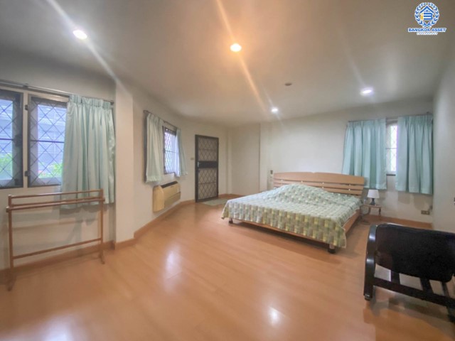 *****ทาวน์โฮม 3 ชั้นมือสองย่านกรุงเทพฯ ซอยวงศ์สว่าง-บางซื่อ บ้านพร้อมอยู่ เนื้อที่ 37 ตร.ว. พื้นที่ใช้สอยมากถึง 250 ตร.ม. มาพร้อมฟังก์ชัน 3 ห้องนอน 2 ห้องน้ำ 1 ที่จอดรถ บนทำเลติดถนนกรุงเทพฯ-นนท์ ใกล้รถไฟฟ้าสายสีม่วง "สถานีวงศ์สว่าง"